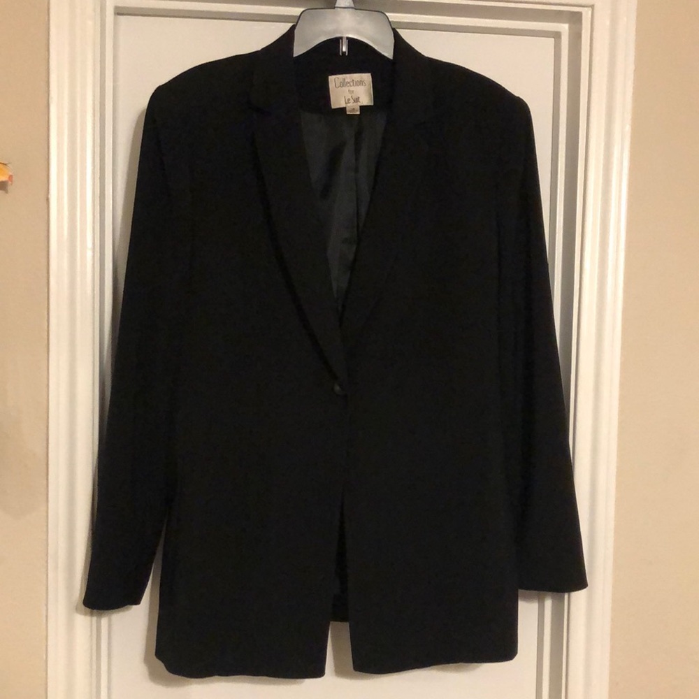Black lined single button blazer